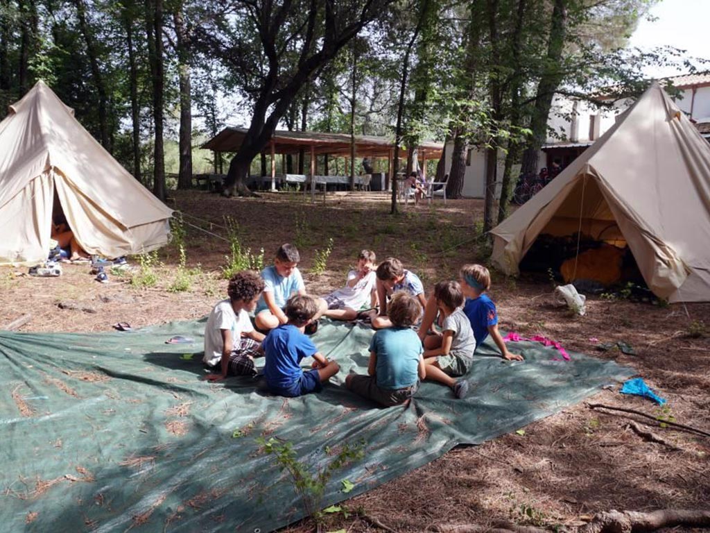 bambini in tenda, il gruppo tenda